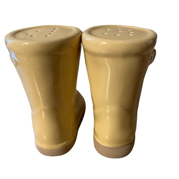 Pottery Barn Rain boot salt and pepper shakers yellow - Picture 4 of 7